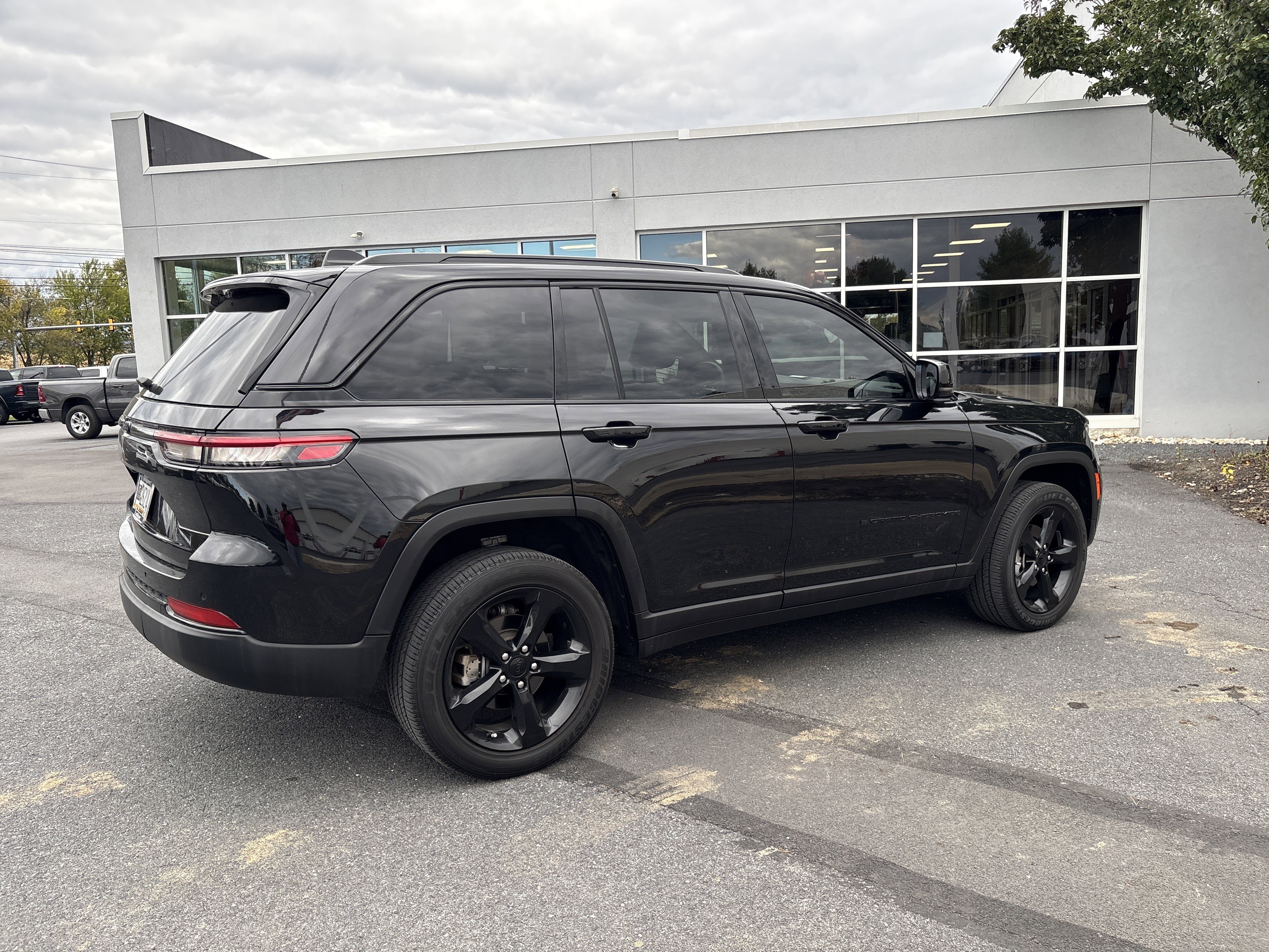 Certified 2023 Jeep Grand Cherokee Altitude image 5