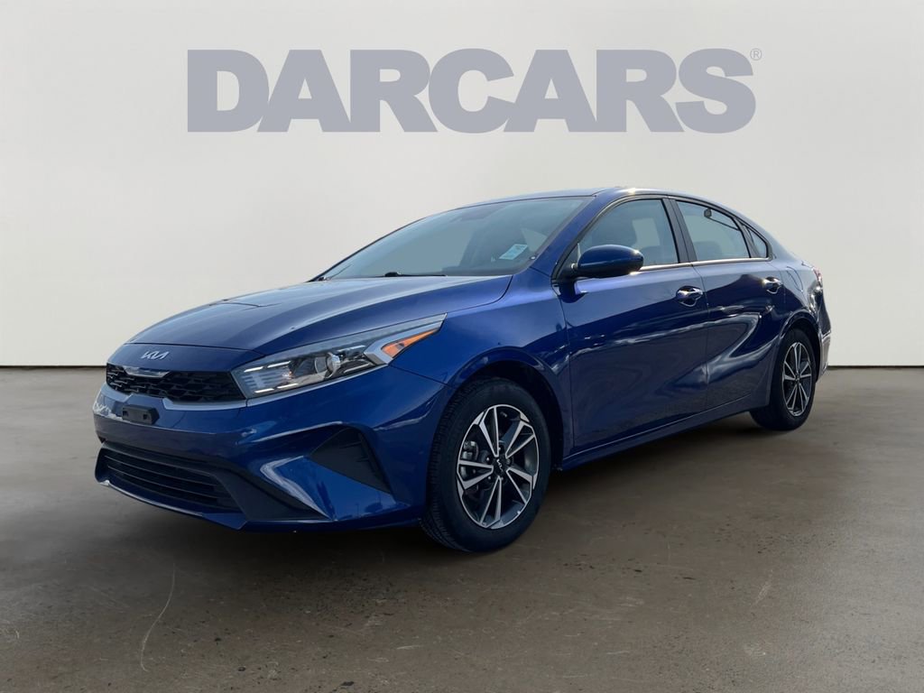 Used 2023 Kia Forte LXS image 2