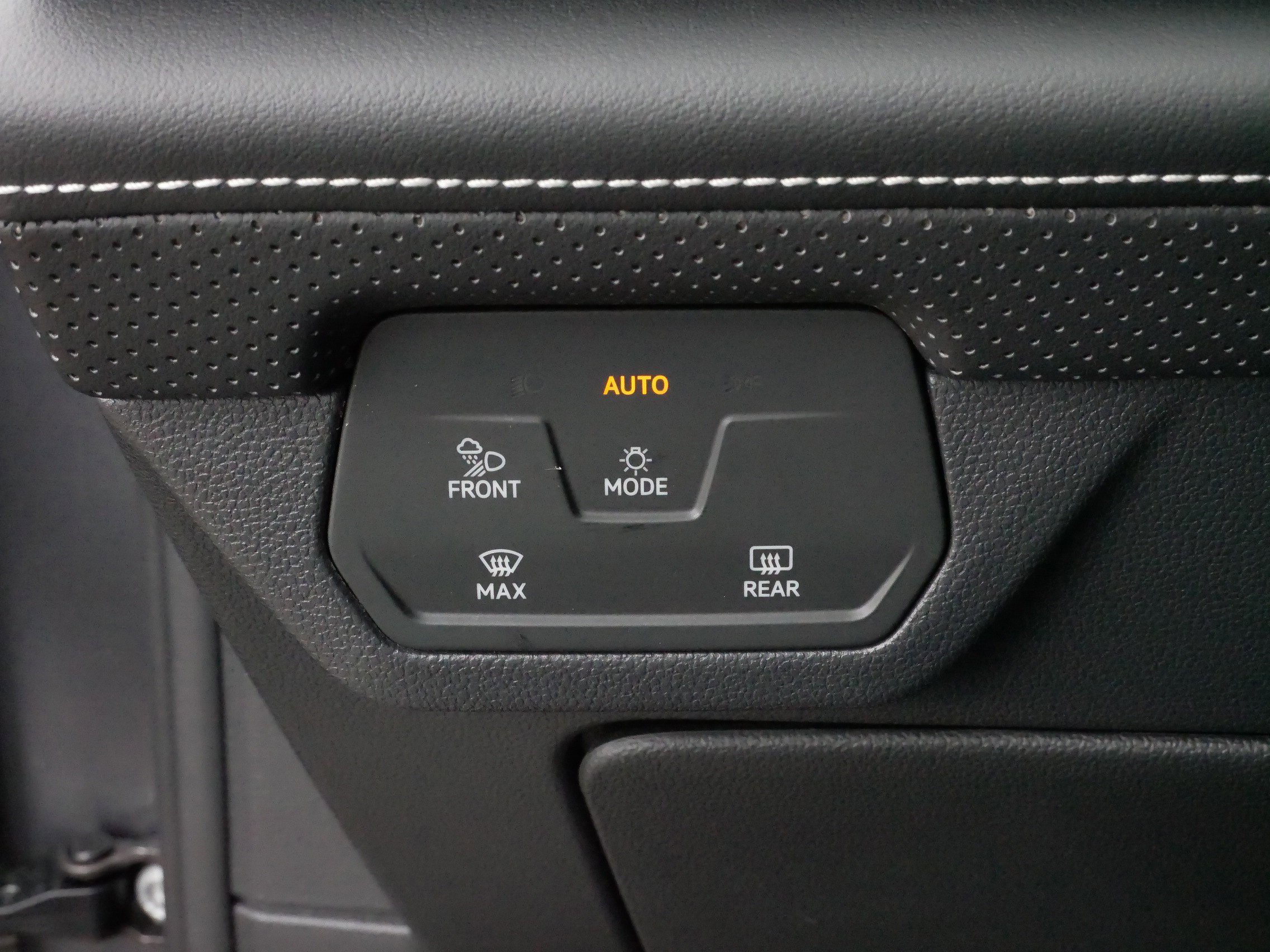 Certified 2024 Volkswagen Atlas SE image 27