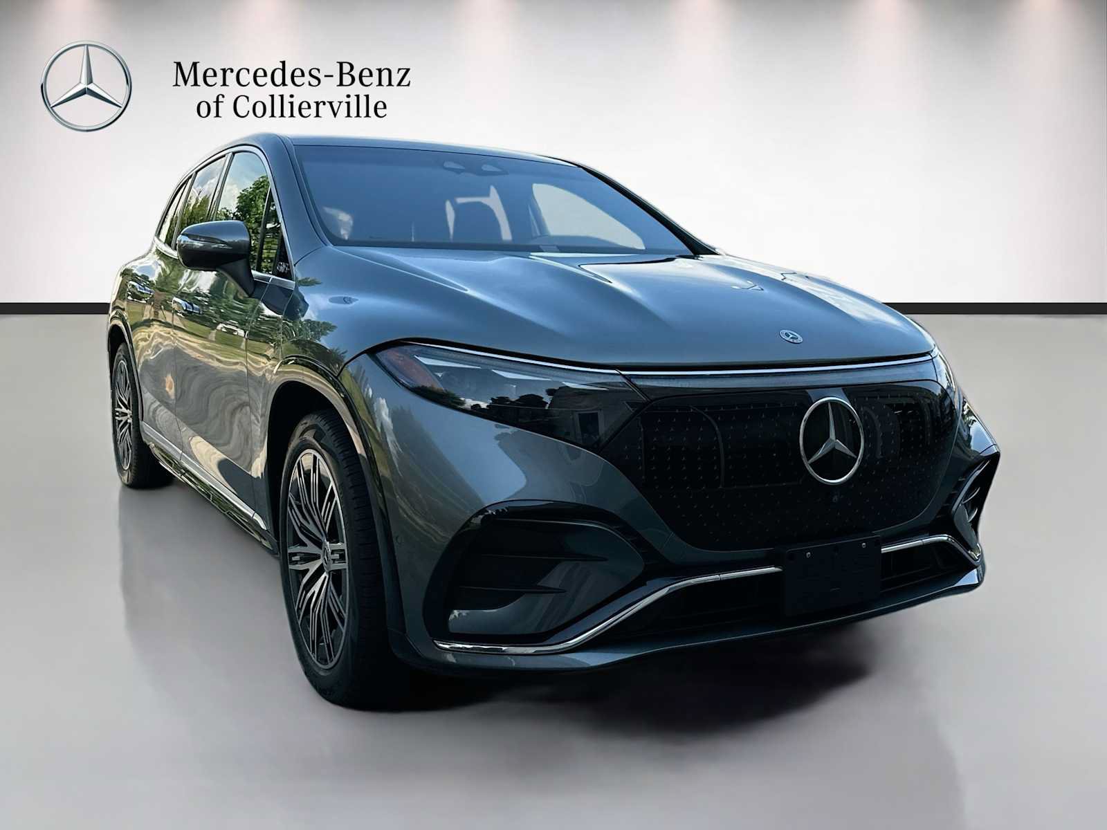 Used 2023 Mercedes-Benz EQS 580 4MATIC SUV image 3