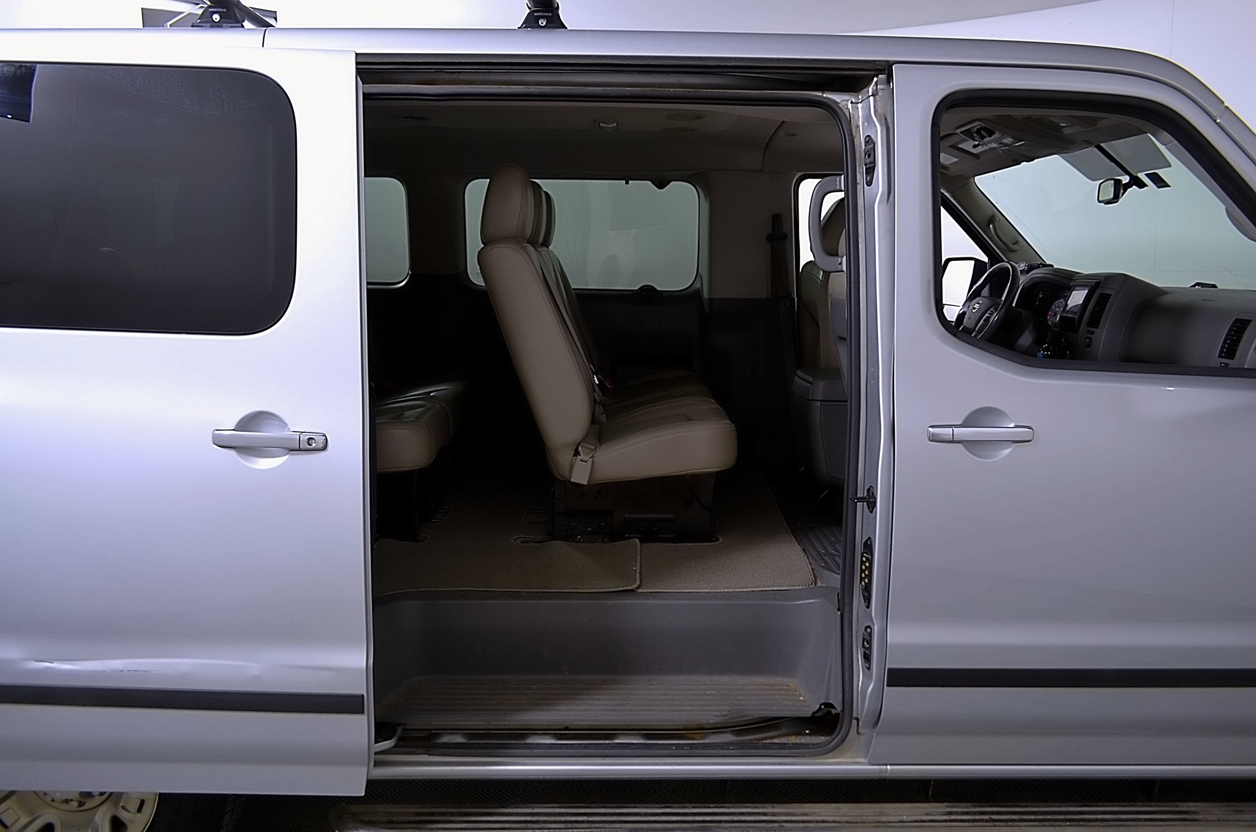 Used 2017 Nissan NV 3500 SL RWD image 12