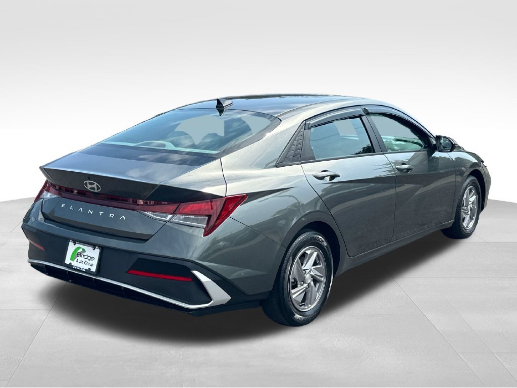 Used 2024 Hyundai Elantra SE FWD image 7