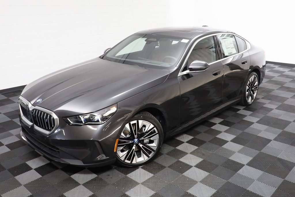 New 2025 BMW i5 xDrive40 w/ Premium Package image 2