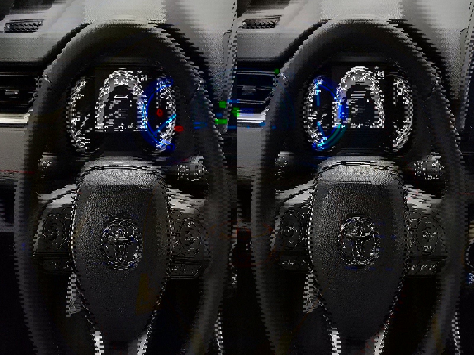 New 2025 Toyota RAV4 SE image 15