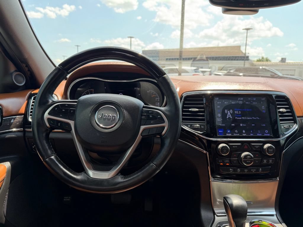 Used 2020 Jeep Grand Cherokee Overland AWD/4WD image 16