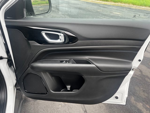 New 2025 Jeep Compass Latitude w/ Altitude Special Edition image 13