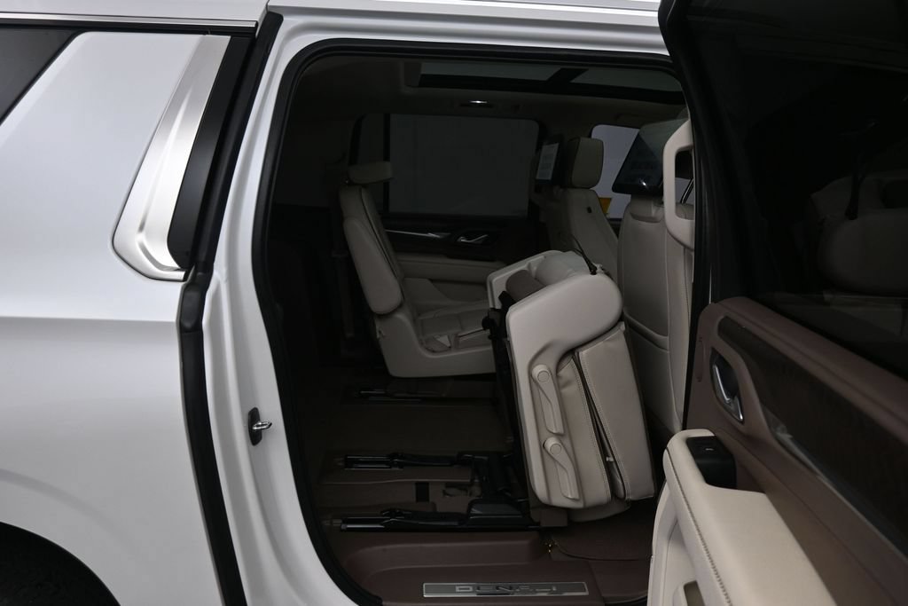 Used 2023 GMC Yukon XL Denali w/ Denali Reserve Package AWD/4WD image 55