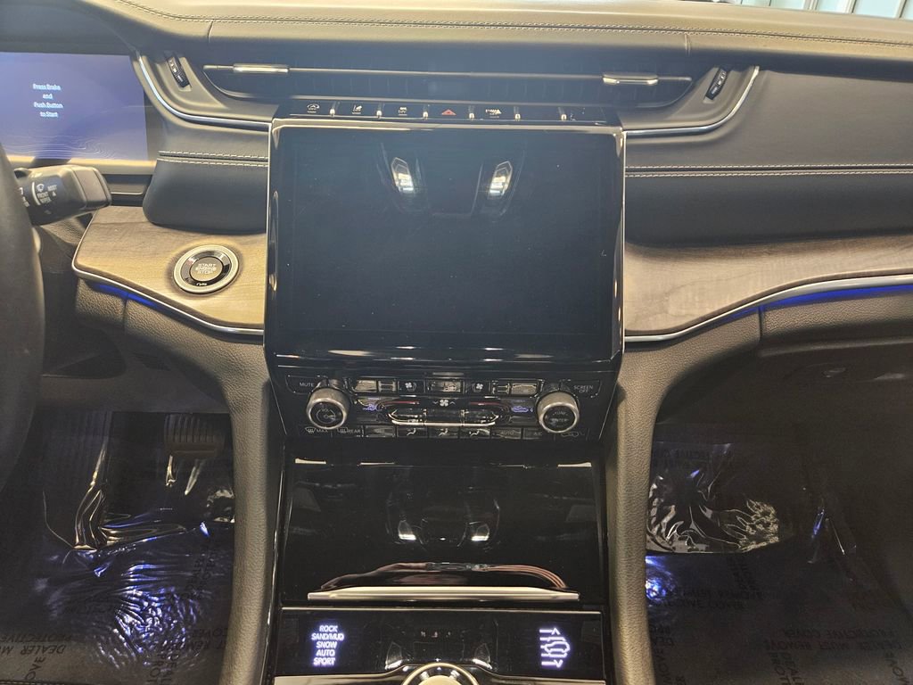 Used 2022 Jeep Grand Cherokee Overland image 18