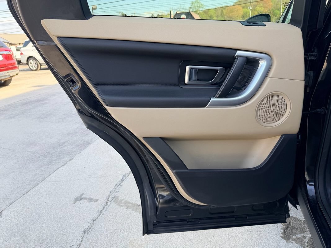 Used 2016 Land Rover Discovery Sport HSE AWD/4WD image 25
