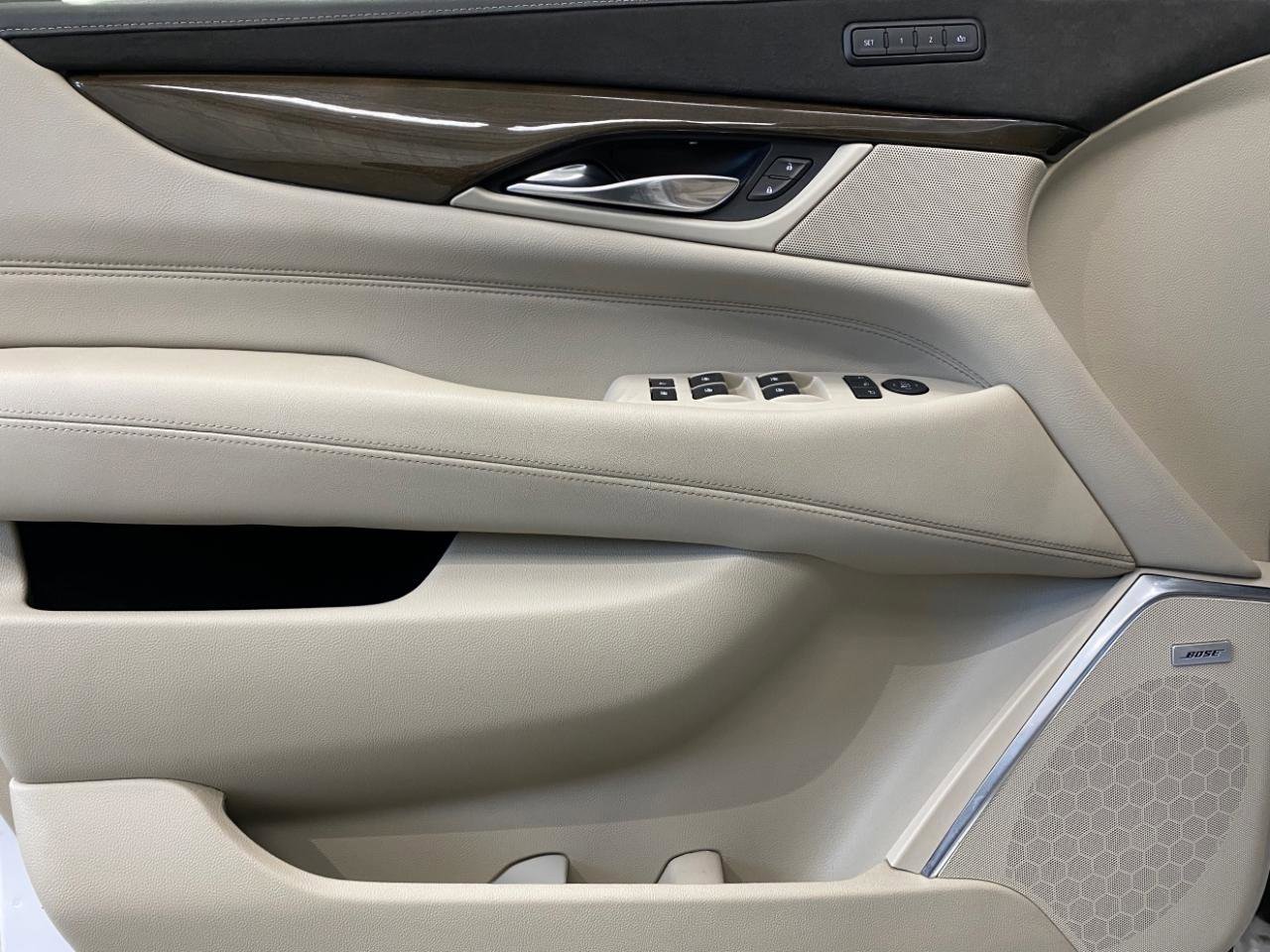 Used 2020 Cadillac Escalade Premium Luxury image 9