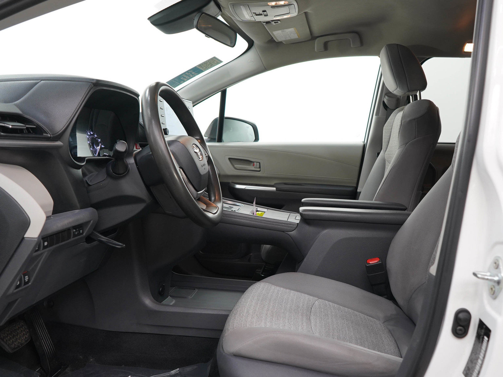 Used 2021 Toyota Sienna LE AWD/4WD image 22
