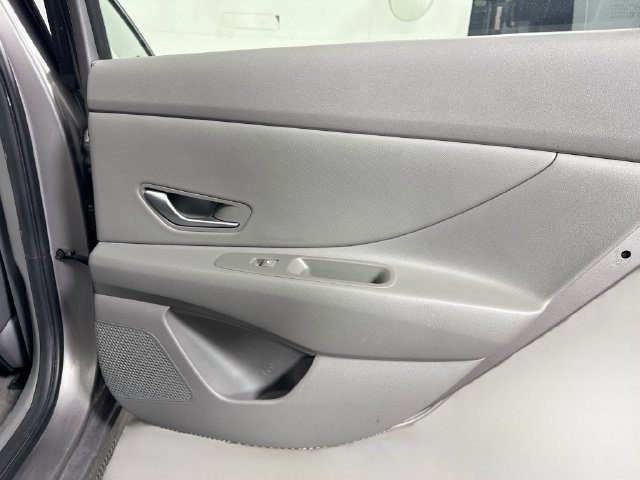 Used 2022 Hyundai Elantra SEL w/ Convenience Package FWD image 27
