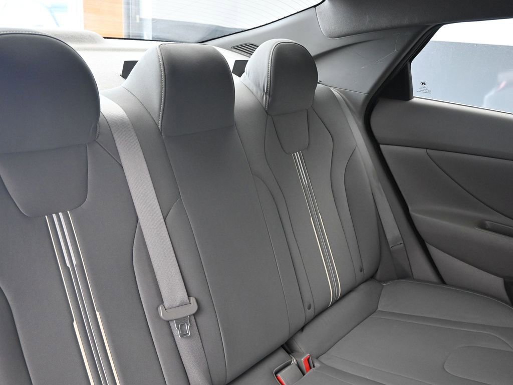 Used 2023 Hyundai Elantra SEL FWD image 14