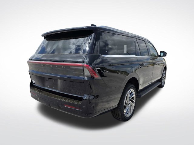 New 2026 Lincoln Navigator L Premier AWD/4WD image 3