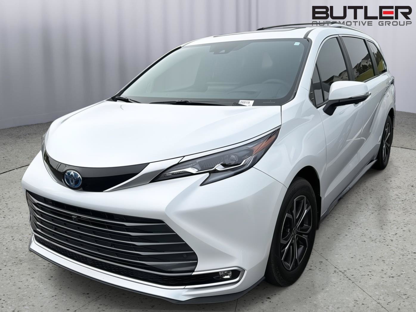 Used 2025 Toyota Sienna Platinum AWD/4WD image 1