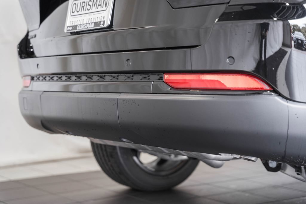 New 2025 Jeep Grand Cherokee Altitude w/ Trailer Tow Package image 8