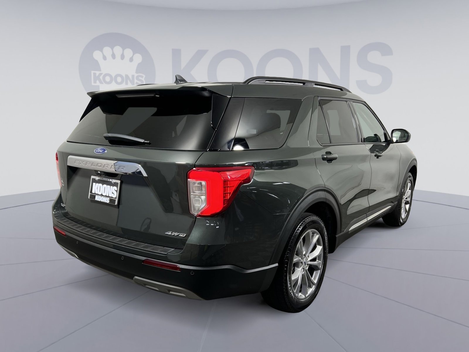 Used 2022 Ford Explorer XLT w/ Equipment Group 202A image 7