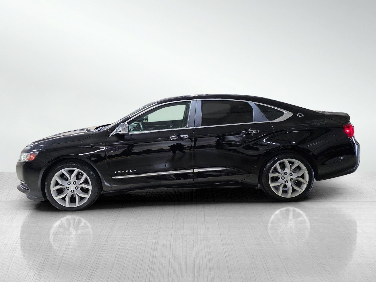 Used 2015 Chevrolet Impala LTZ FWD image 4
