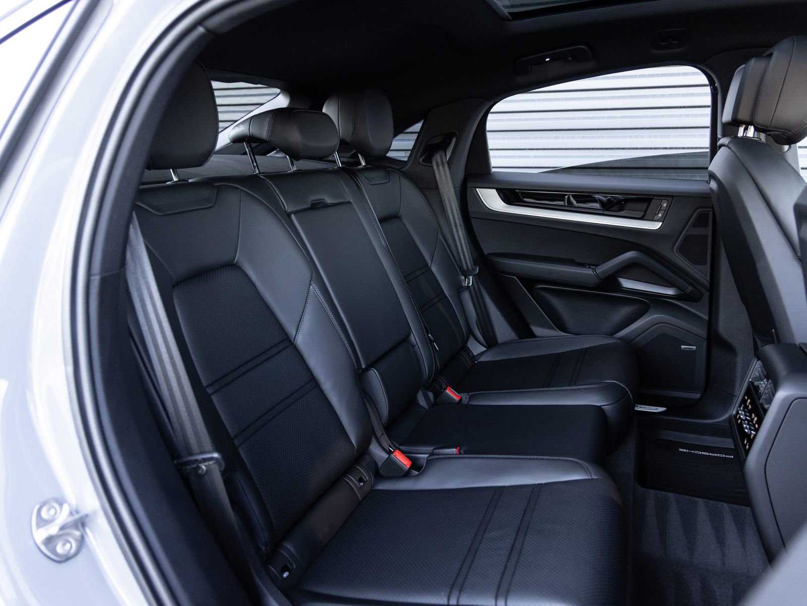 Certified 2026 Porsche Cayenne Coupe image 31