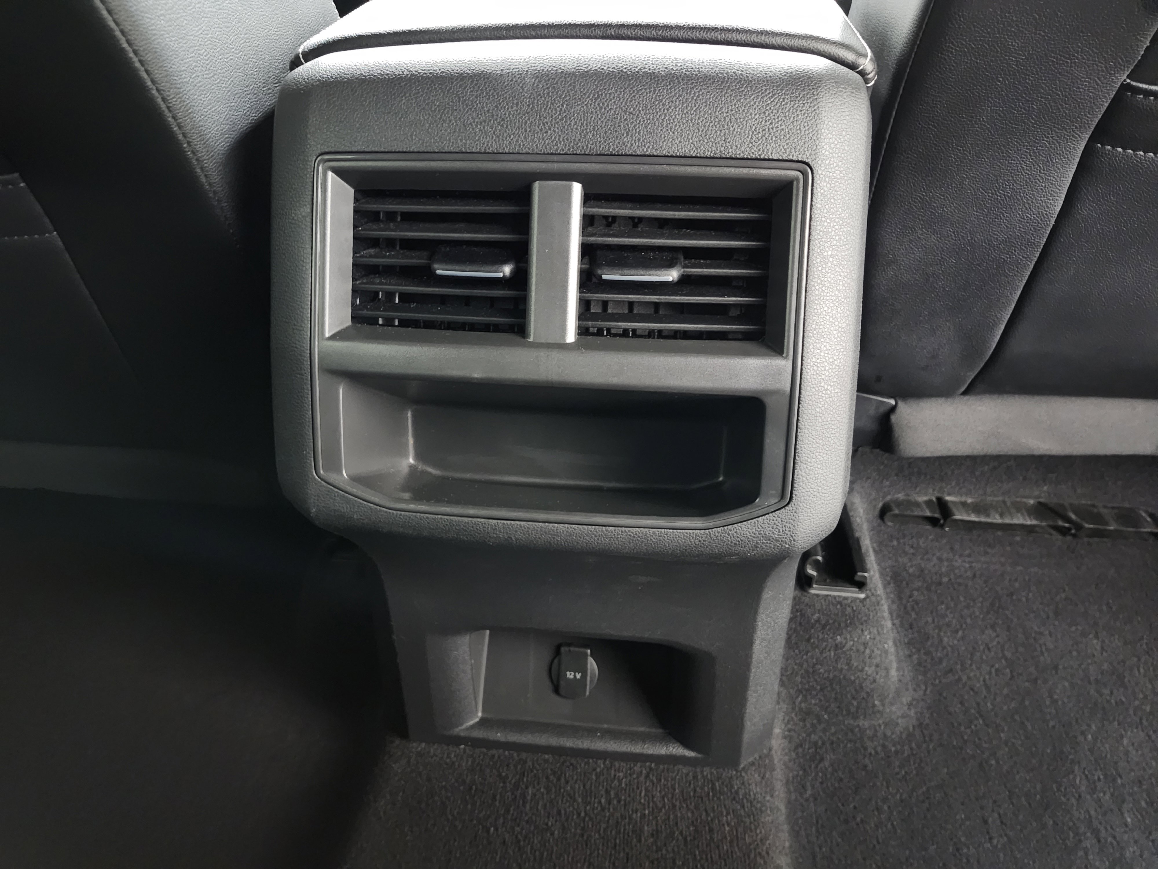 Used 2022 Volkswagen Atlas Cross Sport SE image 23