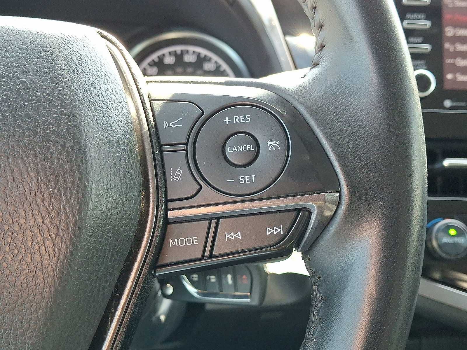 Used 2024 Toyota Camry SE FWD image 23