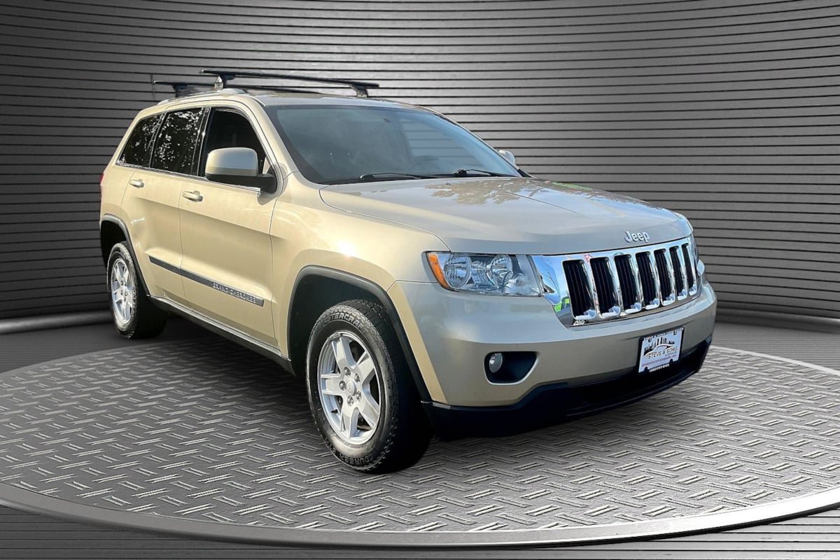 Used 2011 Jeep Grand Cherokee Laredo AWD/4WD image 1