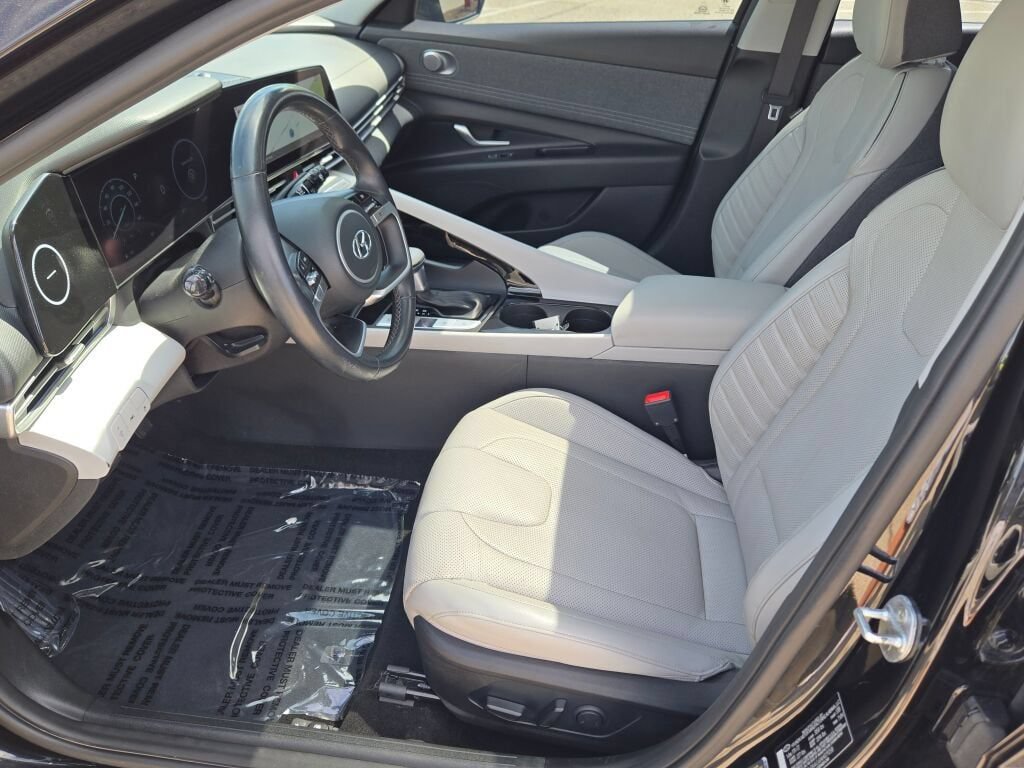 Used 2022 Hyundai Elantra Limited w/ Cargo Package FWD image 15