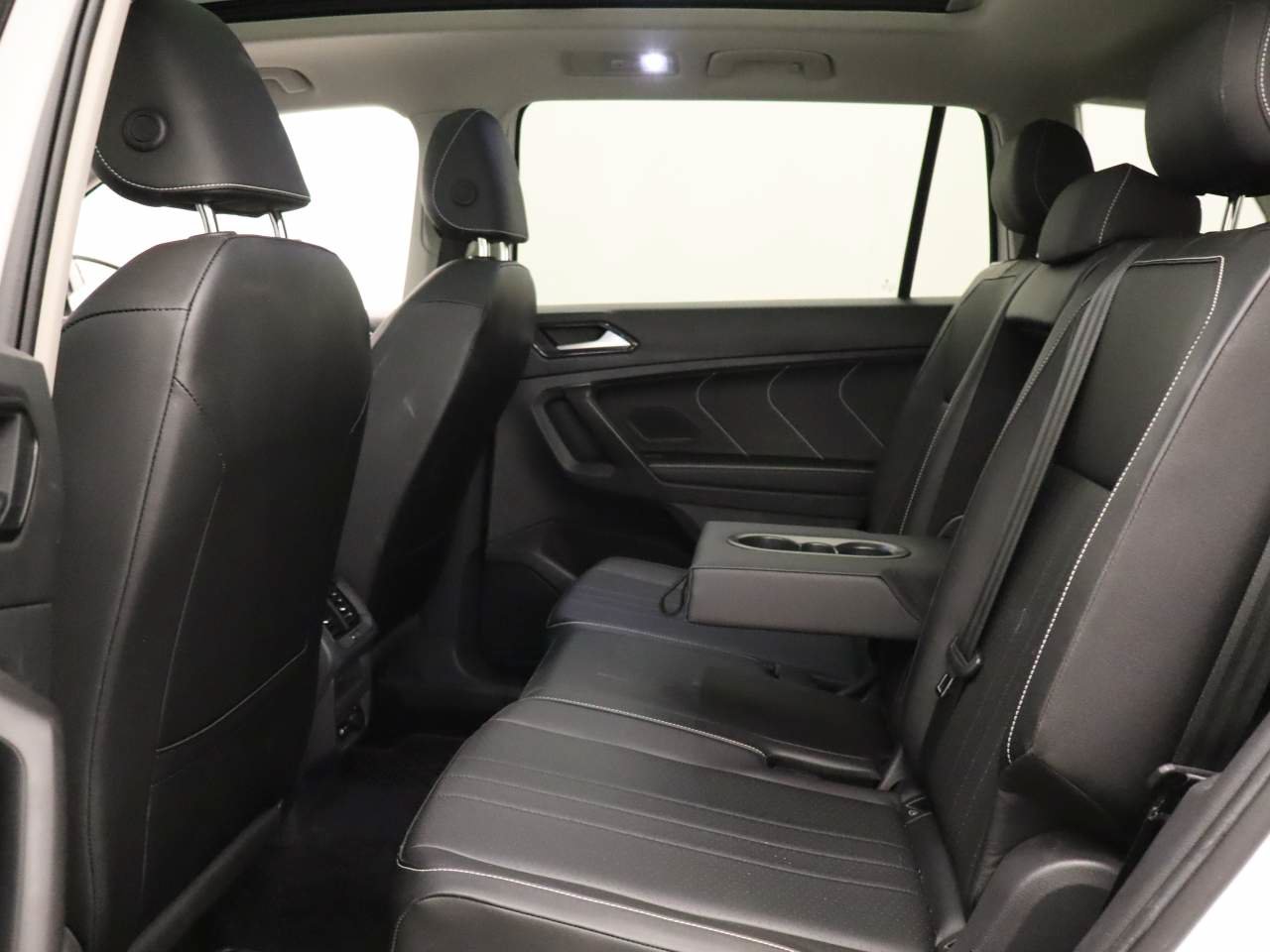 Certified 2023 Volkswagen Tiguan SE w/ Panoramic Sunroof Package FWD image 16