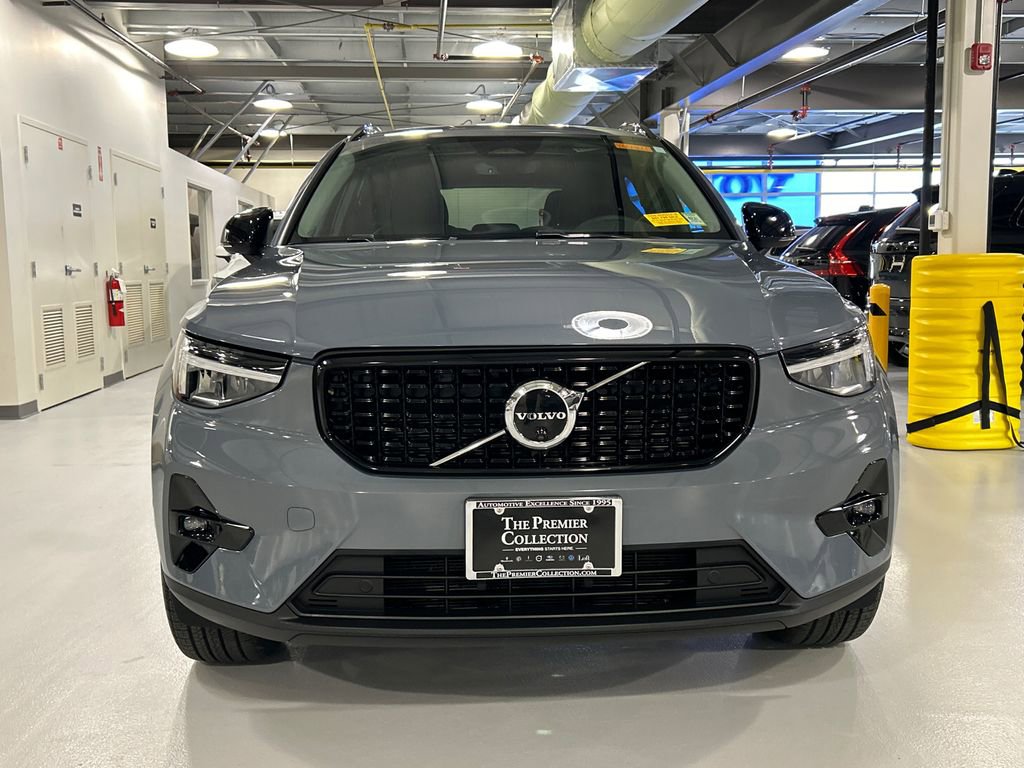 Certified 2023 Volvo XC40 B5 Plus w/ Protection Package Premier image 6