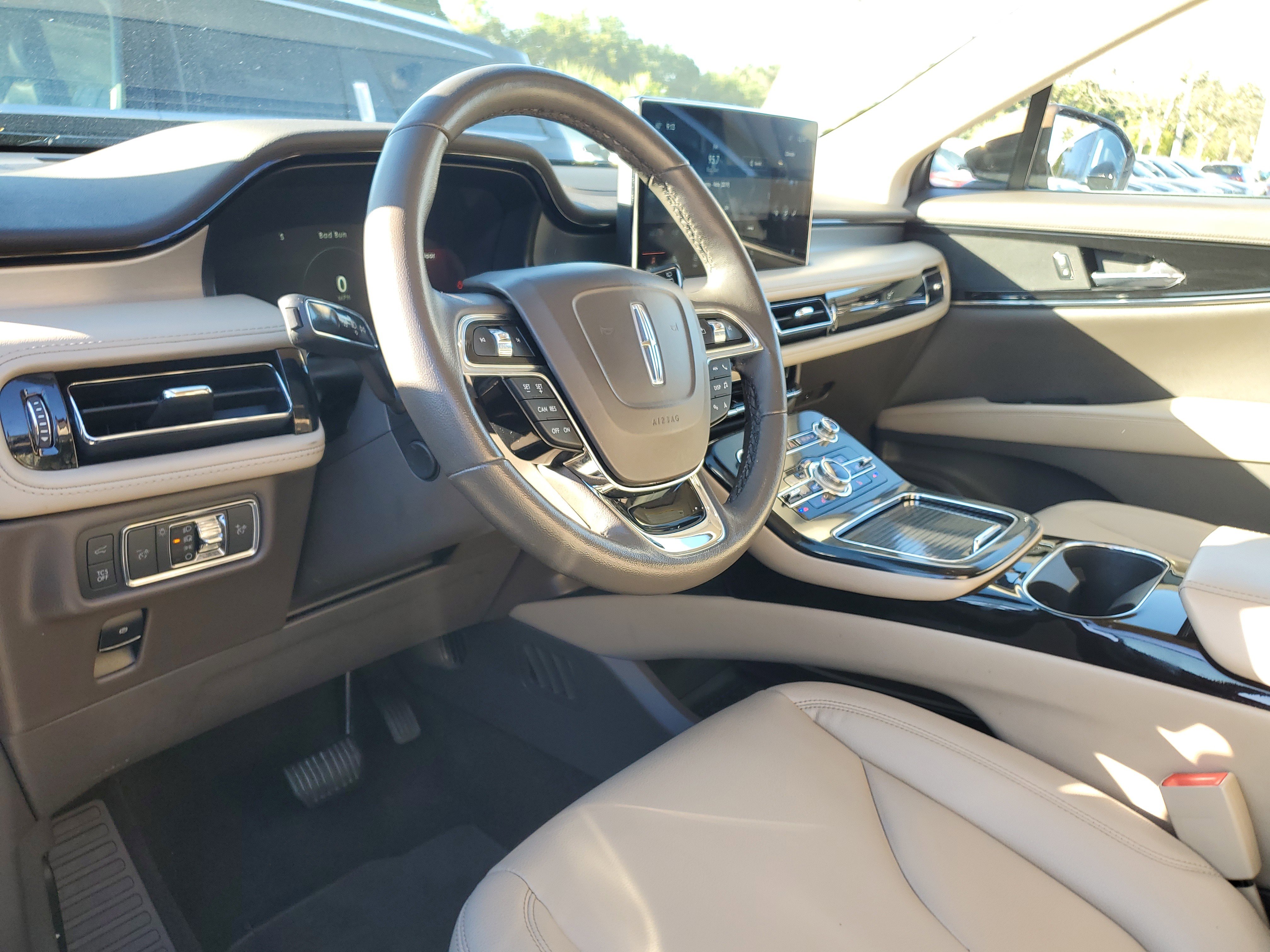 Used 2022 Lincoln Nautilus FWD w/ Premium Package image 14