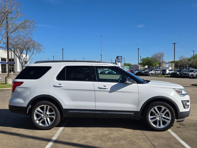 Used 2016 Ford Explorer XLT w/ Equipment Group 202A FWD image 4