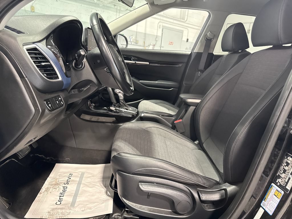 Used 2023 Kia Seltos S w/ Navigation Package AWD/4WD image 25
