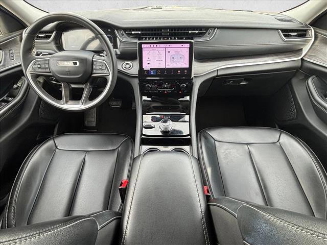 Used 2023 Jeep Grand Cherokee Limited image 19