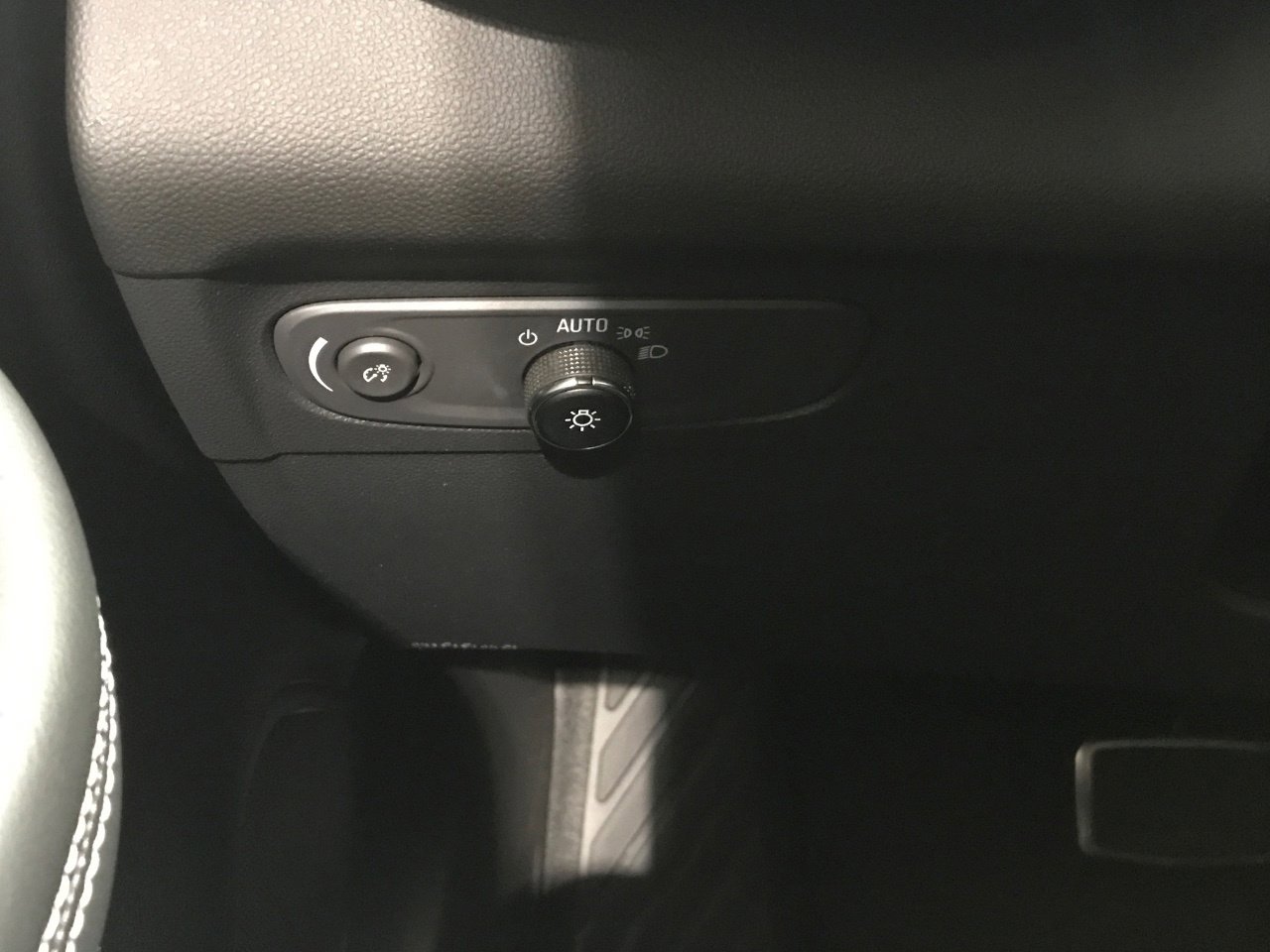 Certified 2023 Buick Envision Preferred w/ Sport Touring Package image 19