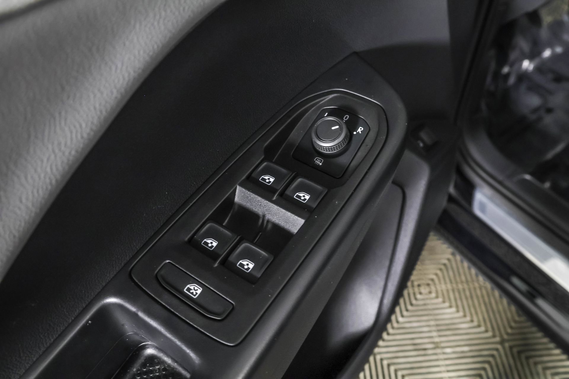 Used 2022 Volkswagen Taos SEL w/ Panoramic Sunroof Package image 37