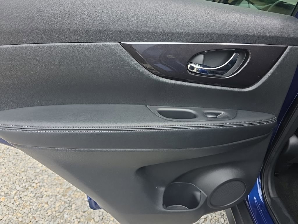 Used 2019 Nissan Rogue SV w/ Premium Package AWD/4WD image 13