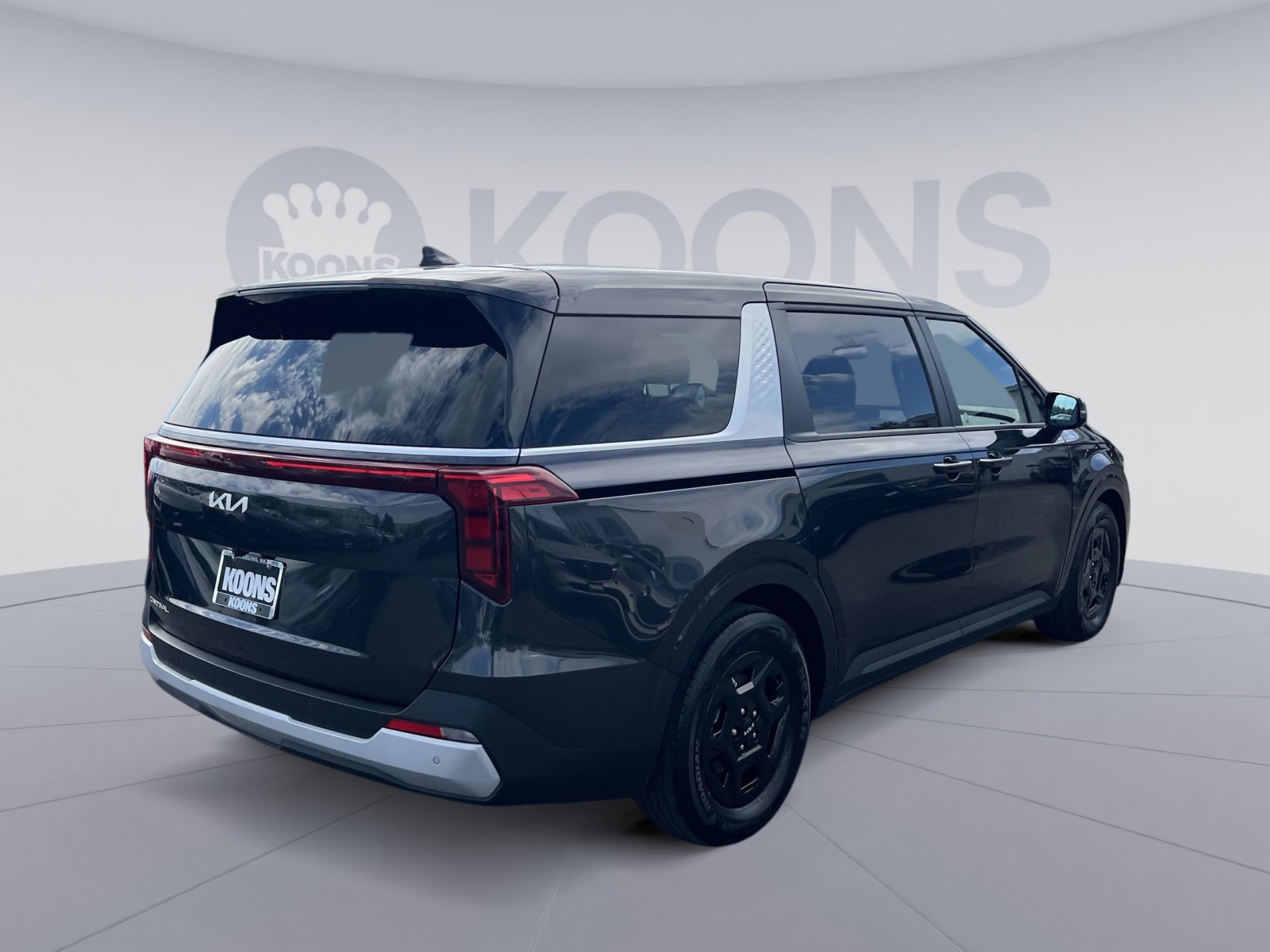 Used 2025 Kia Carnival FWD image 16