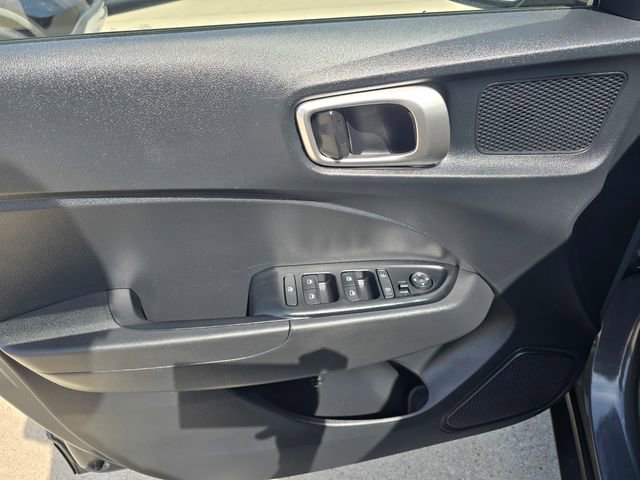 Used 2025 Hyundai Venue SEL FWD image 24