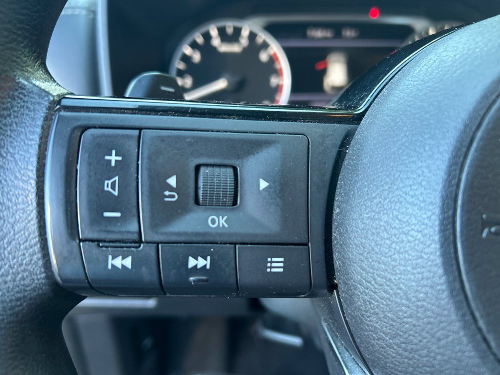 Used 2023 Nissan Rogue SV FWD image 18