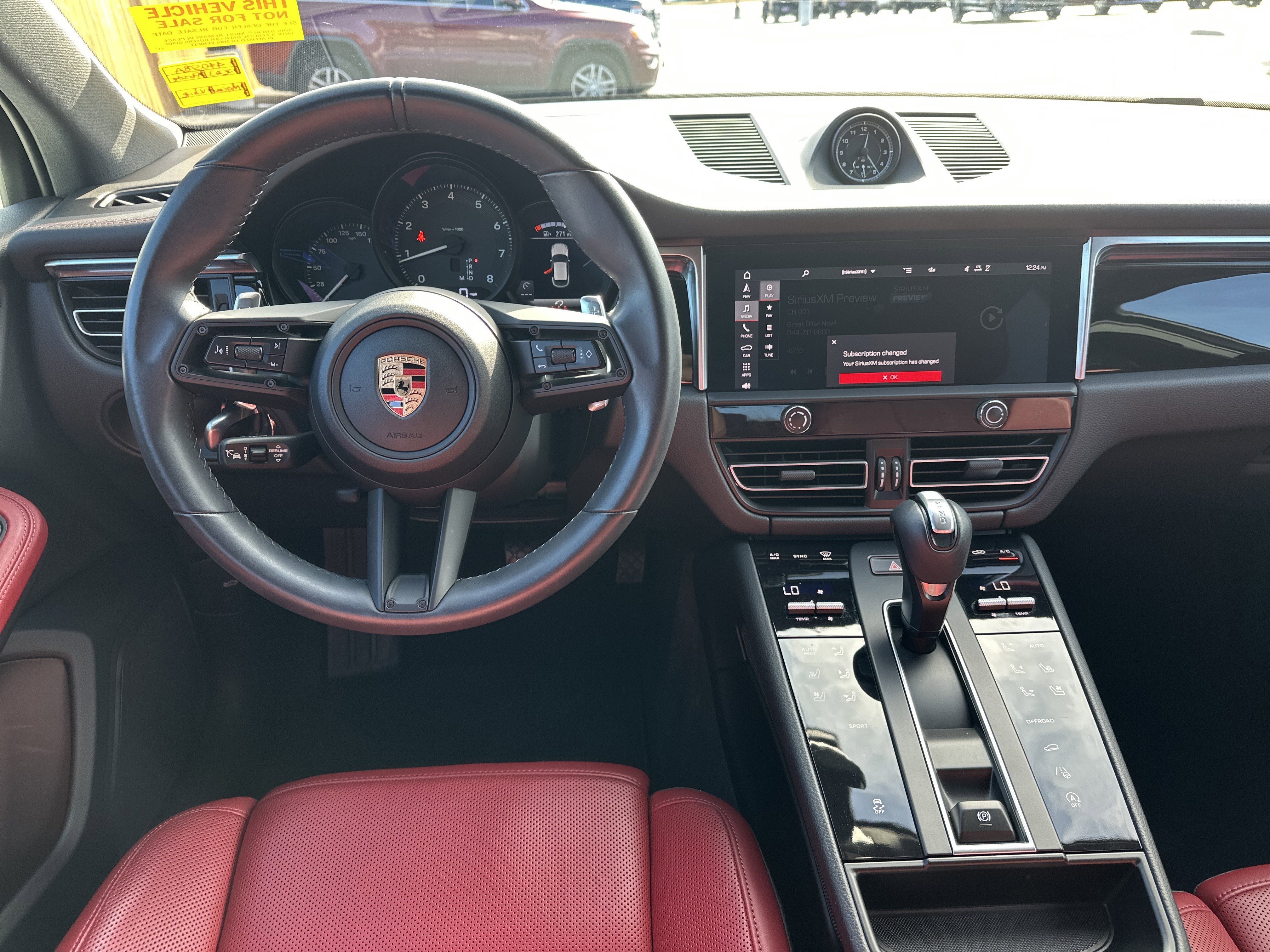 Used 2023 Porsche Macan image 15