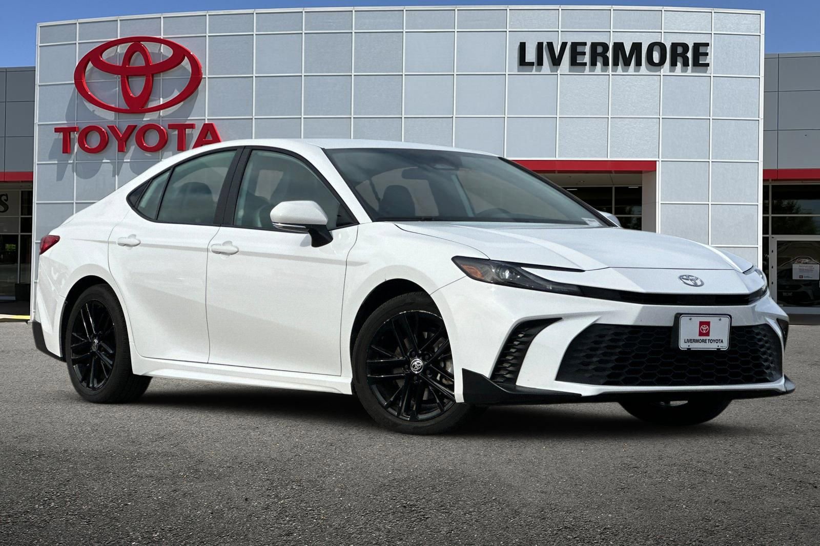 Certified 2025 Toyota Camry SE image 2