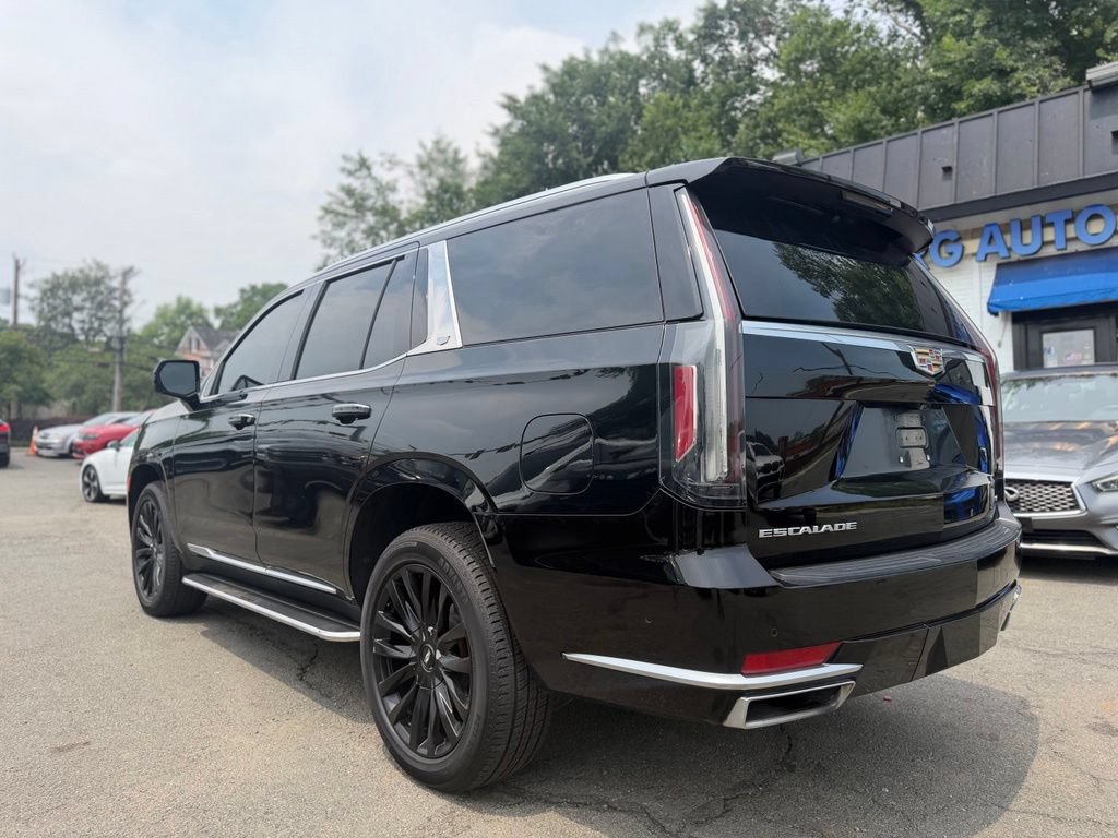 Used 2021 Cadillac Escalade Premium Luxury w/ Driver Assist Tech Package AWD/4WD image 4