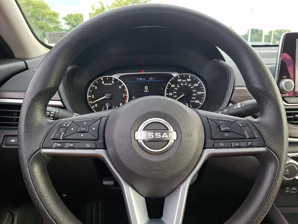 Used 2025 Nissan Altima 2.5 SV AWD/4WD image 18
