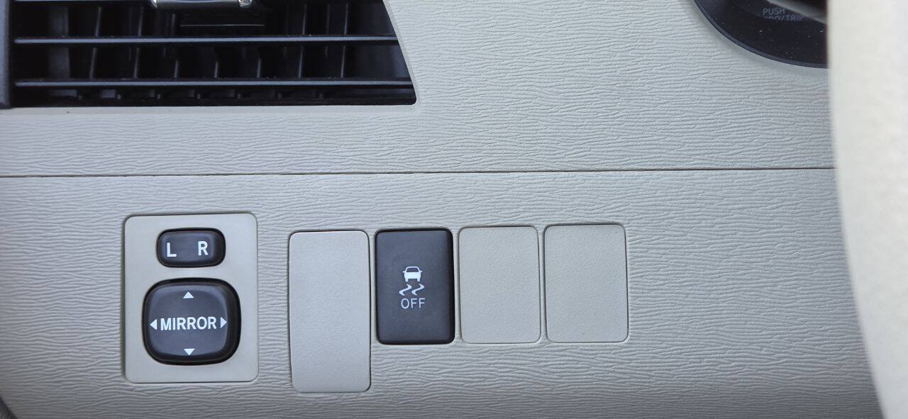 Used 2011 Toyota Sienna LE FWD image 36