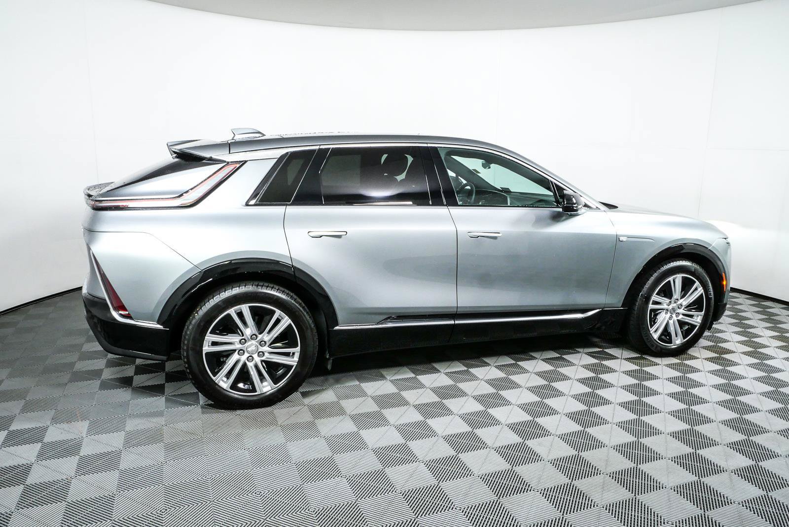 Certified 2024 Cadillac Lyriq Tech RWD image 2