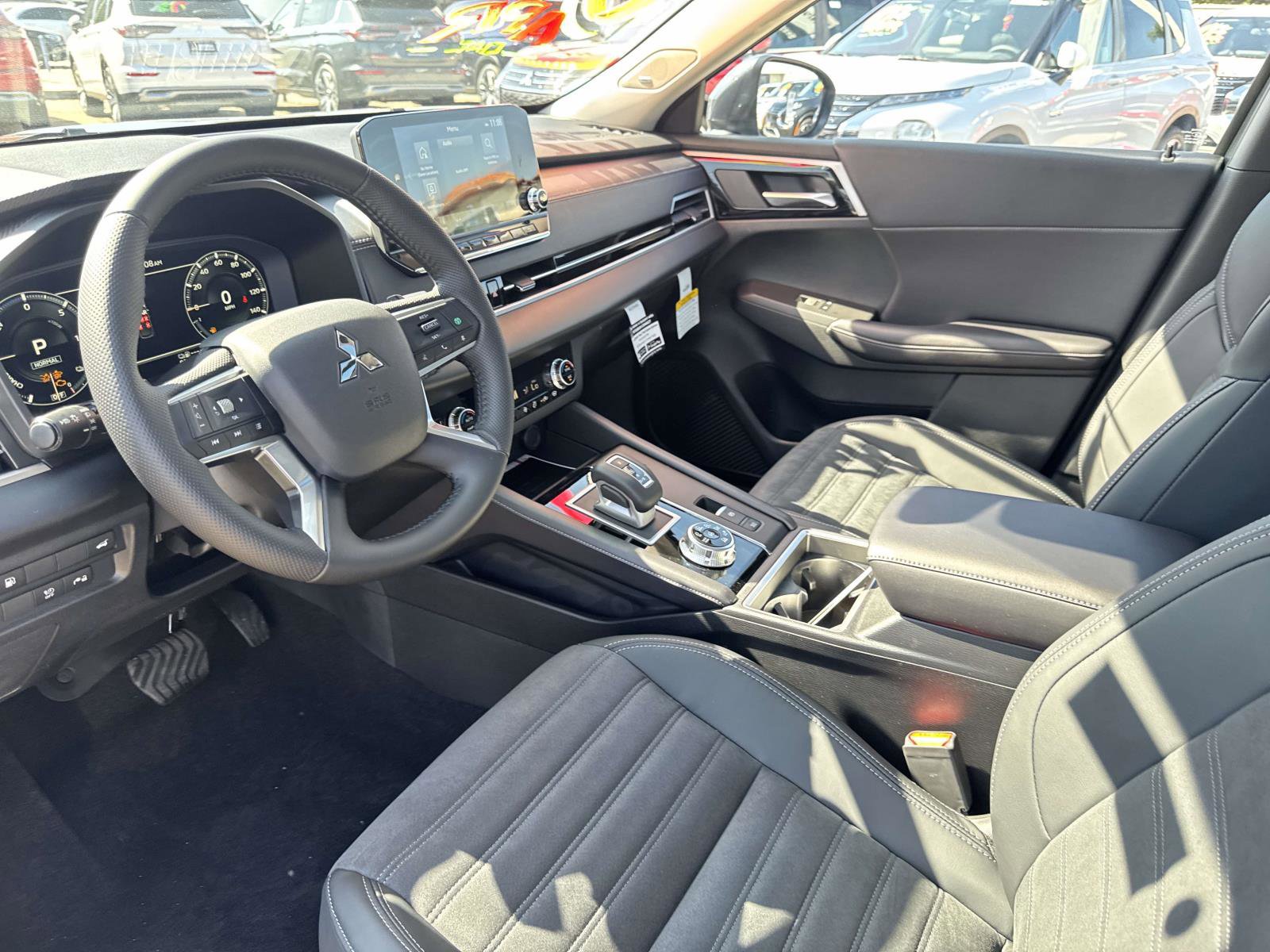 New 2025 Mitsubishi Outlander 4WD Plug-In Hybrid image 15