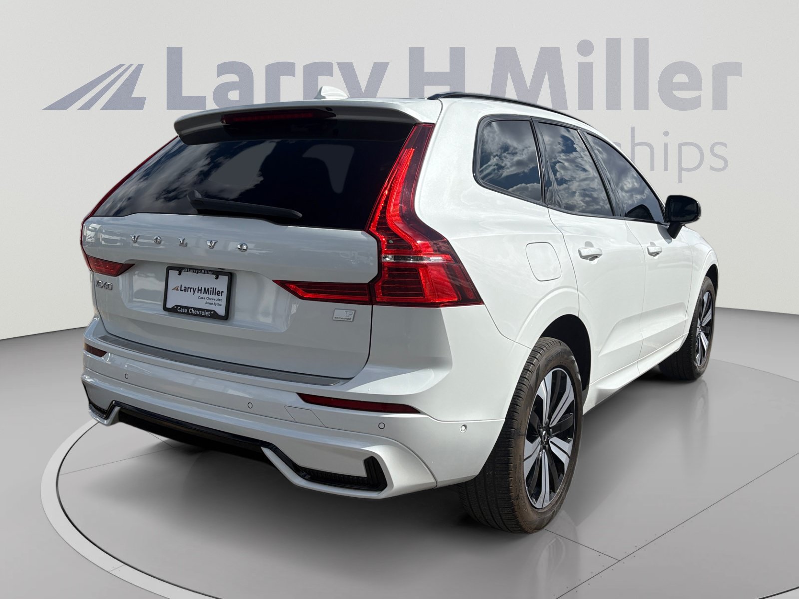 Used 2024 Volvo XC60 T8 Plus AWD/4WD image 5