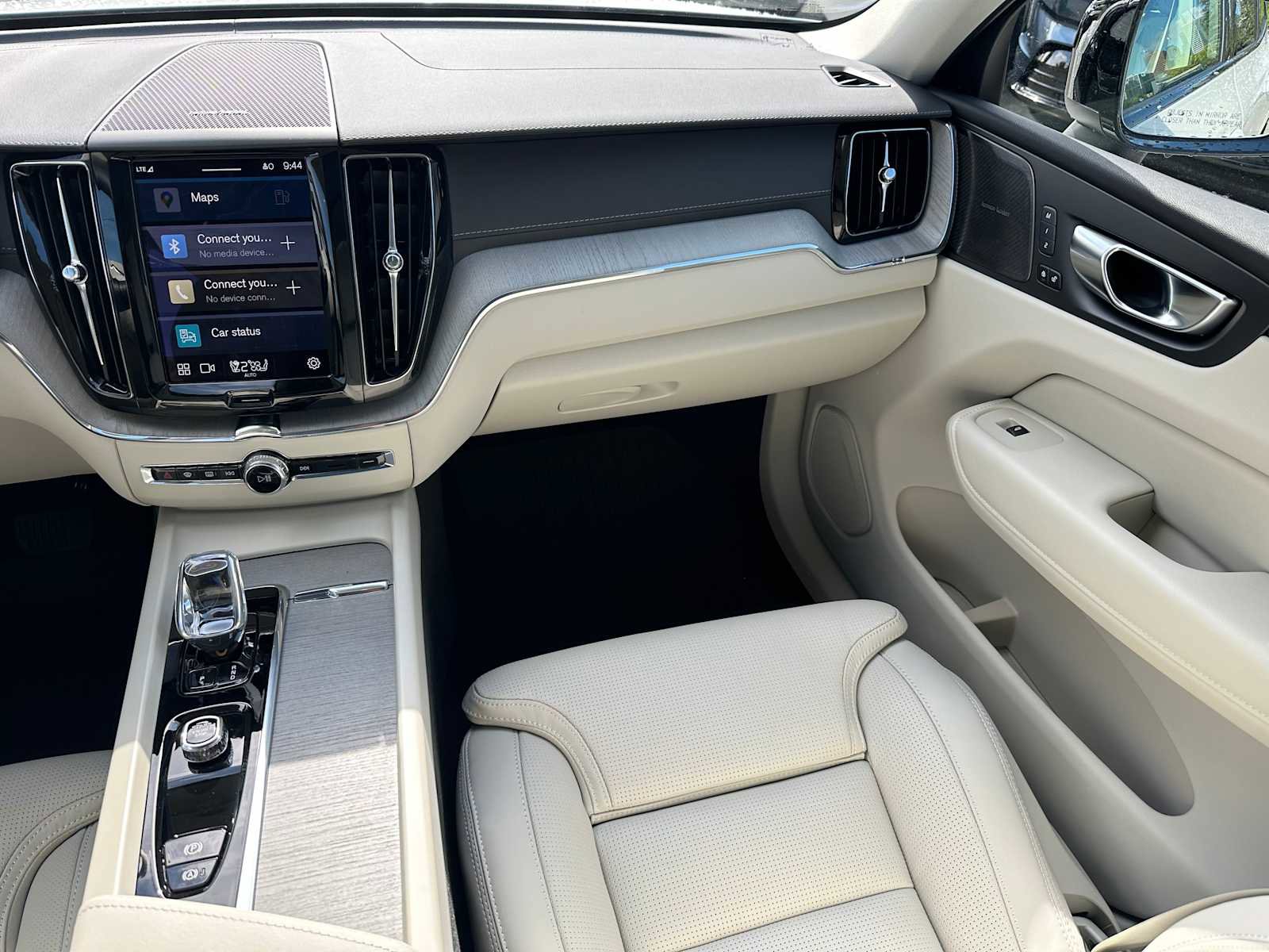 New 2025 Volvo XC60 B5 Ultra w/ Protection Package Premier image 18