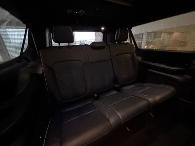 Used 2024 Jeep Grand Wagoneer L Series III AWD/4WD image 18