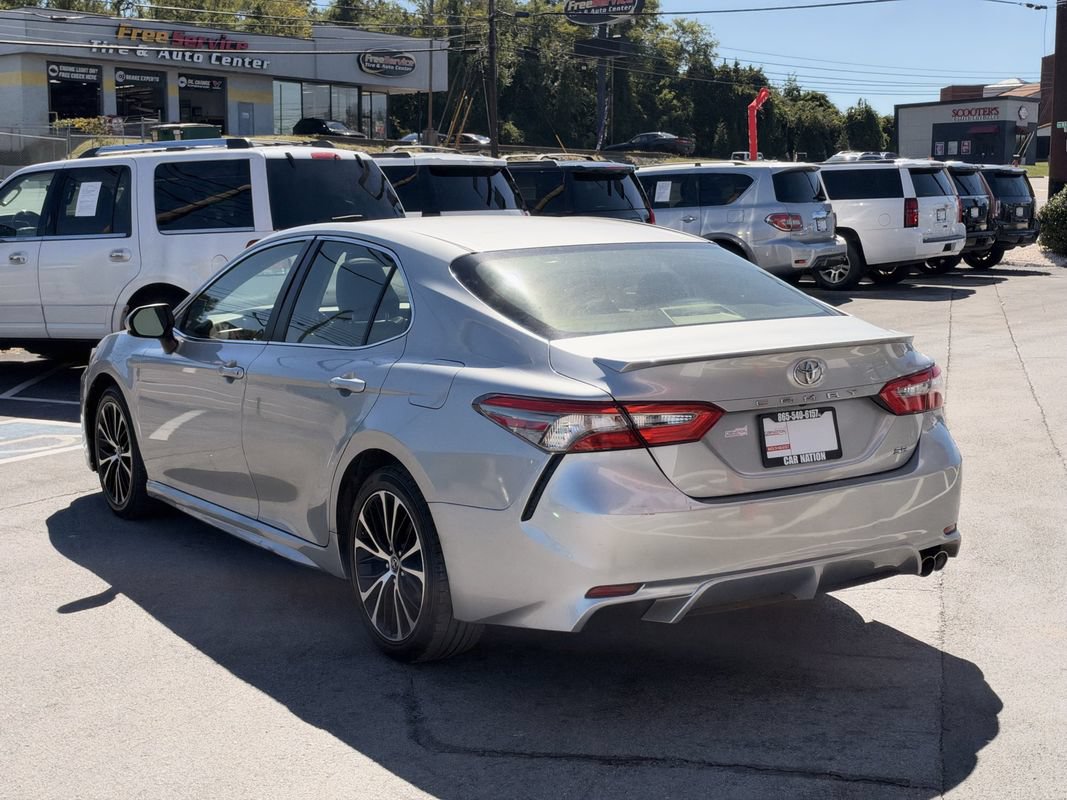 Used 2018 Toyota Camry SE w/ Moonroof Package FWD image 4